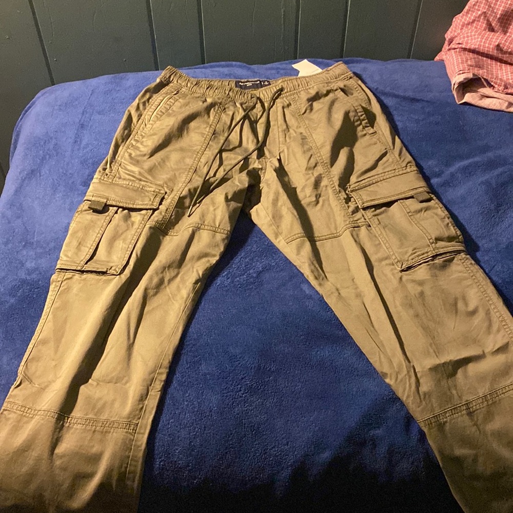 Green Abercrombie loose fit cargo pants